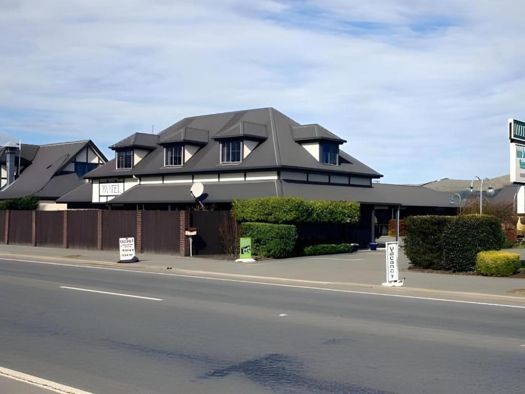 Aston Court Motel Blenheim Exterior photo